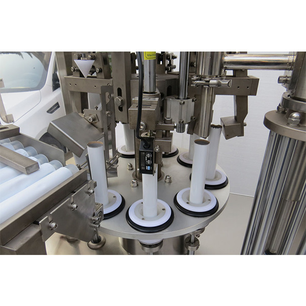 Makinë mbyllëse automatike për mbushjen e tubave të butë të këpucëve